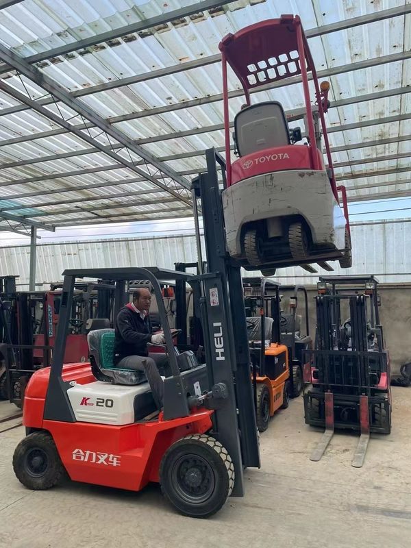 3トンのガソリンフォークリフト 良好な状態で,全体的な寸法 2675 * 1225 * 2105mm