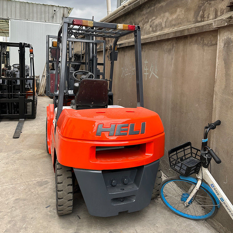 HELI 3トンのディーゼルフォークリフト 3m リフティング高度 良好な状態の3tフォークリフト