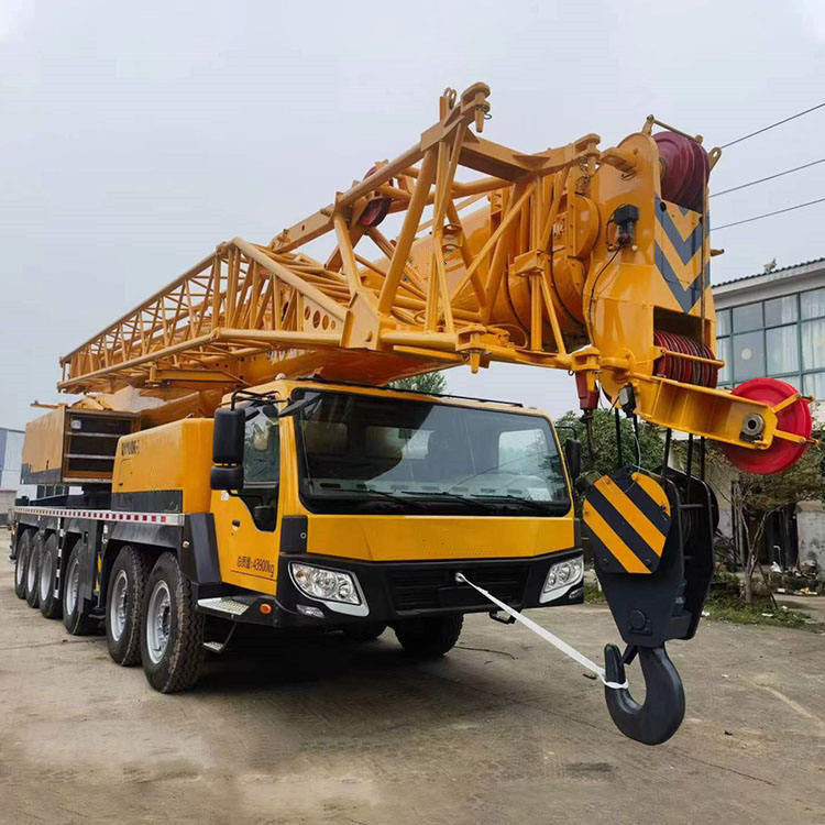 使用済みQY100 100トンの望遠鏡式トラッククレーン 58000 kg 重量 2001-4000 作業時間