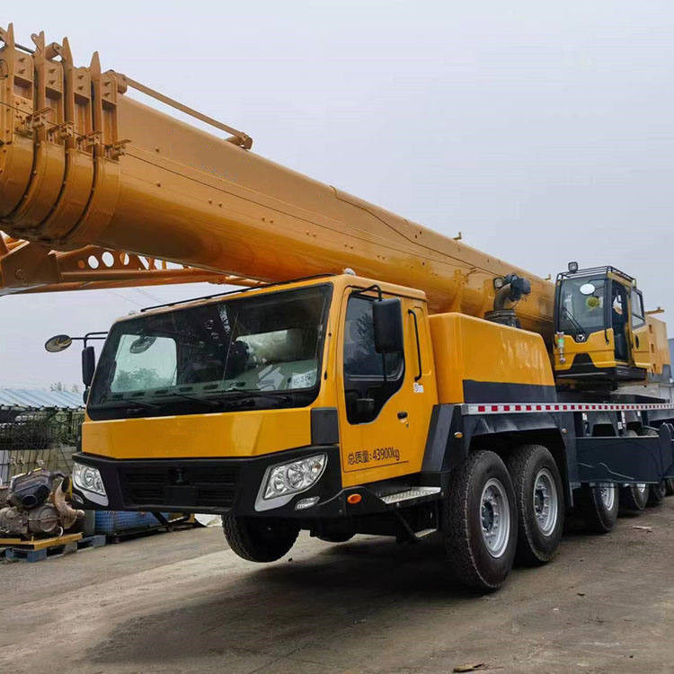 使用済みQY100 100トンの望遠鏡式トラッククレーン 58000 kg 重量 2001-4000 作業時間