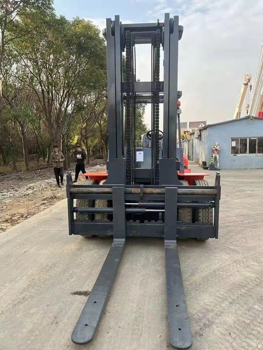 トルコで10トンのディーゼルフォークリフト 上げ高度3000mm-6000mm 重量KG 10000kg