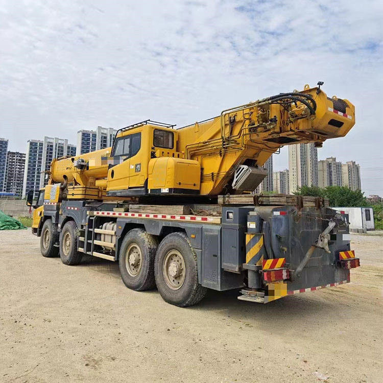 130トンのクレーン XCT130 望遠鏡型クレーン トラック オリジナルカラー 作業時間 2001~2000