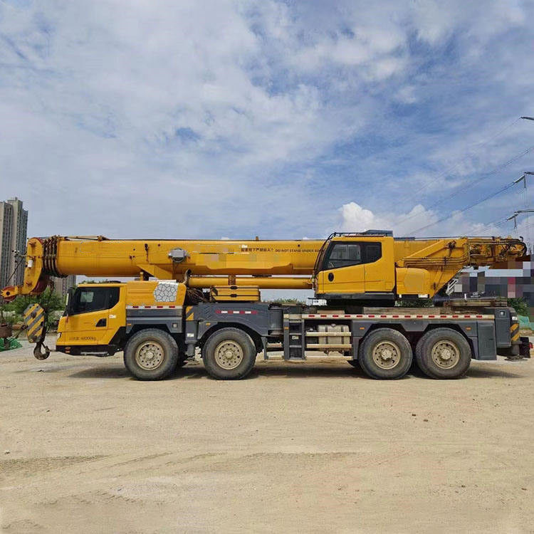 130トンのクレーン XCT130 望遠鏡型クレーン トラック オリジナルカラー 作業時間 2001~2000