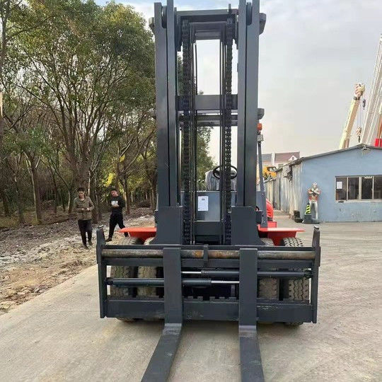 12 トン の ヘリ ディーゼル フォークリフト 重荷 材料 搬送 の 完璧な 解決策