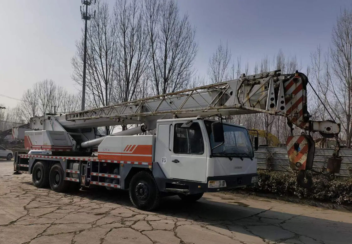 20トンのトラッククレーン,QY25Vと白色で980KN.m最大額提起トルク