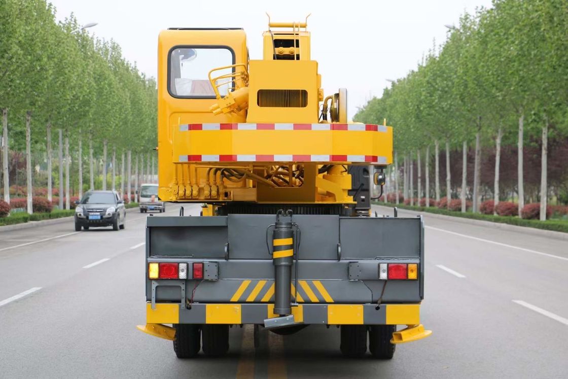 マックス. 30m の持ち上げ高度と12800 kg の重量 12 トンの望遠鏡ブームクレーントラック