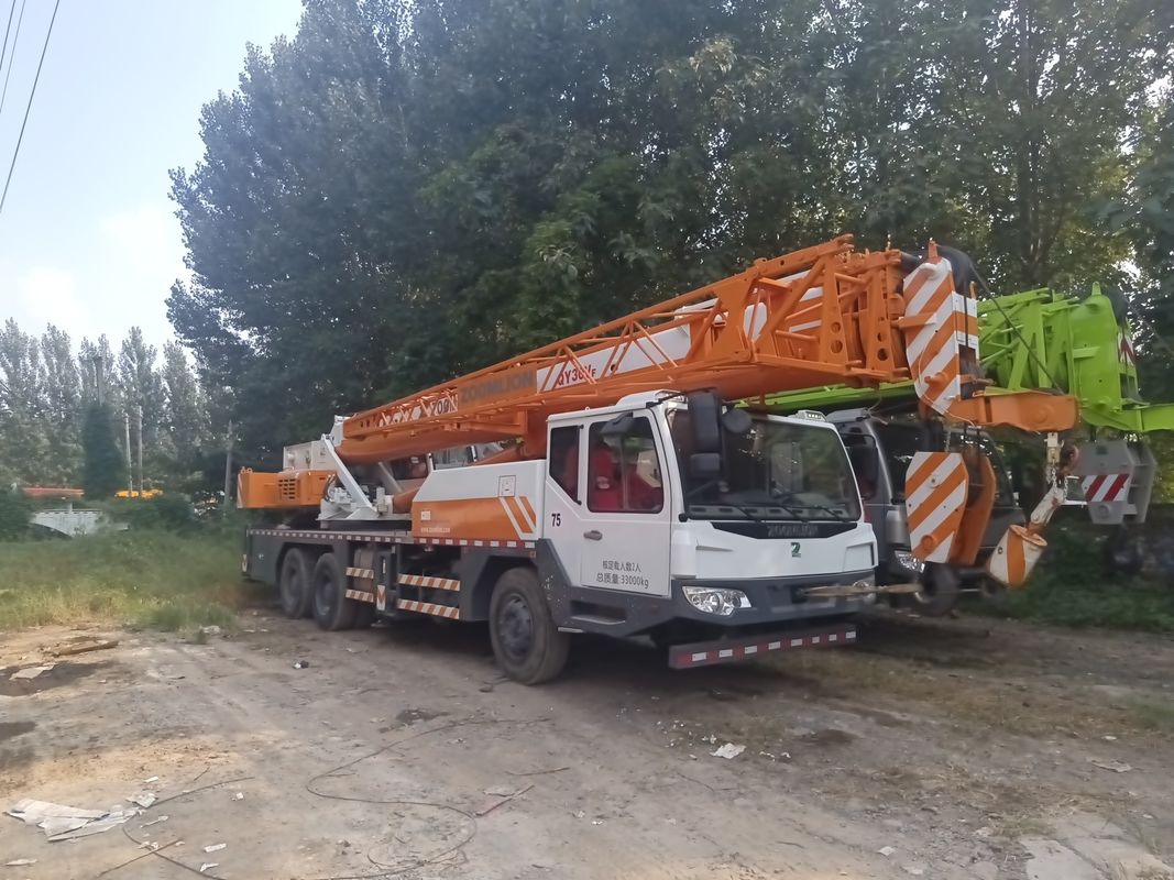 10.5m の最小回転半径を持つカスタム使用トラッククレーン 30 トン 35 トンズームリオンクレーン