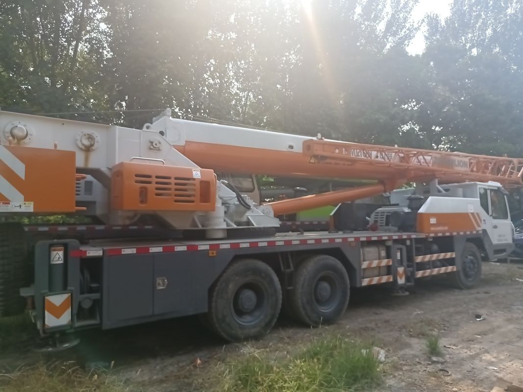 10.5m の最小回転半径を持つカスタム使用トラッククレーン 30 トン 35 トンズームリオンクレーン