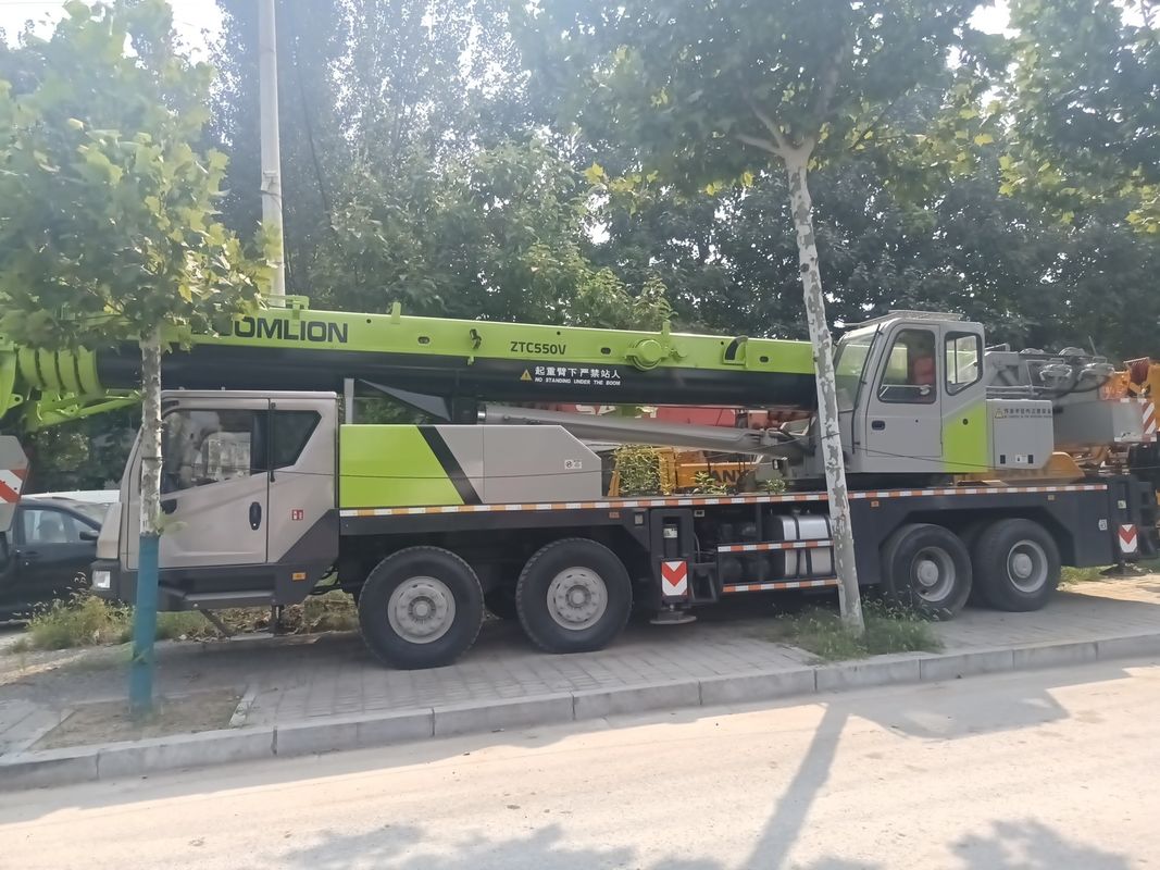 50トンの移動式望遠鏡式クレーントラック,他のエンジンと名乗荷重