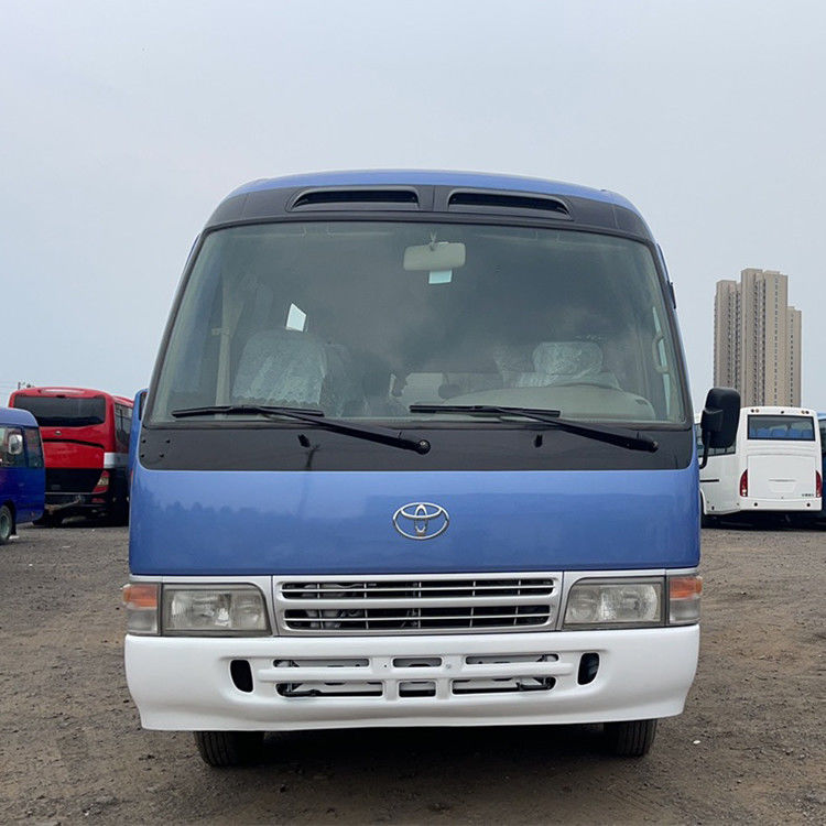 客の要求 30人座席と左手運転のトヨタコースターバスを購入