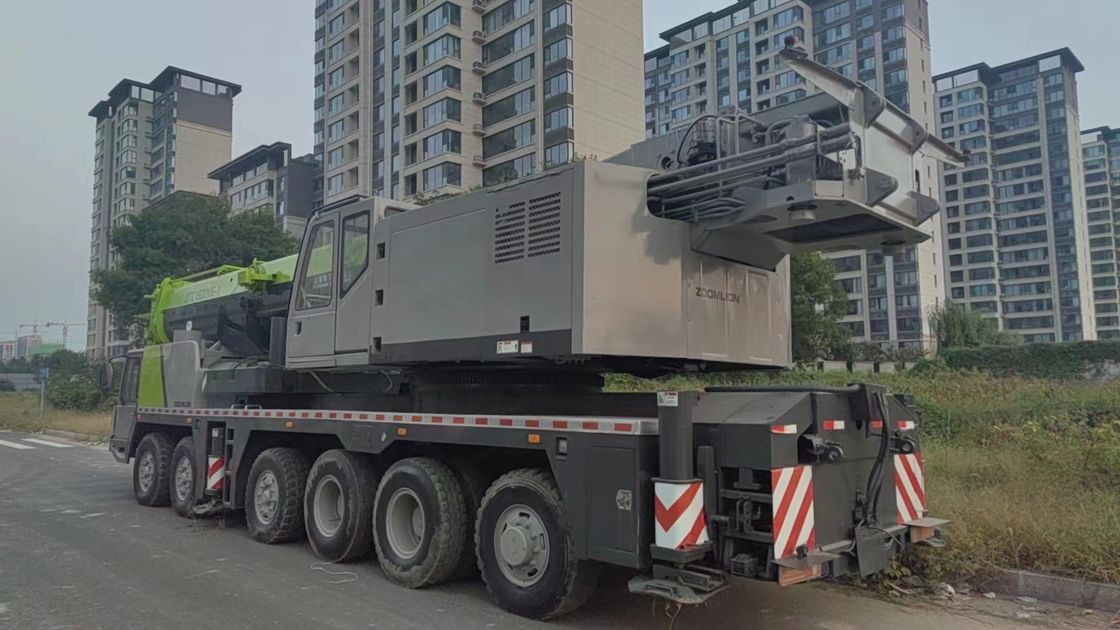 150T 望遠鏡クレーンリフト 最大39.5Mのリフティング容量を持つズームリオンクレーントラック