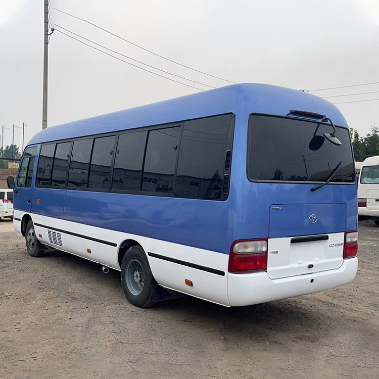 客の要求 30人座席と左手運転のトヨタコースターバスを購入