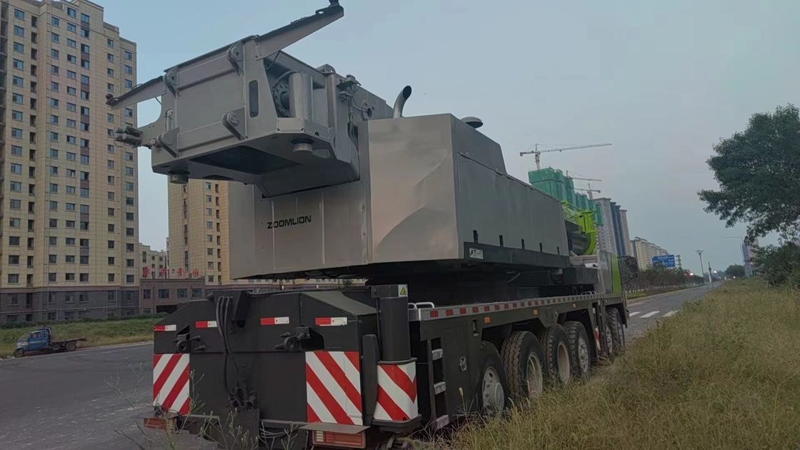 150T 望遠鏡クレーンリフト 最大39.5Mのリフティング容量を持つズームリオンクレーントラック
