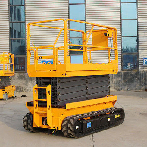 1360 mm ホイールベース 地面に工具を上げるために自転動の水力シザリリフト