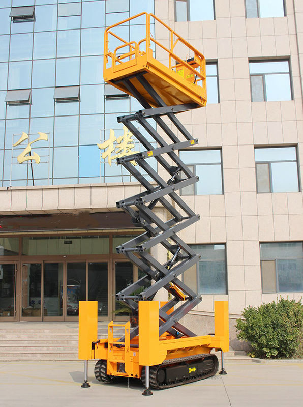 1360 mm ホイールベース 地面に工具を上げるために自転動の水力シザリリフト