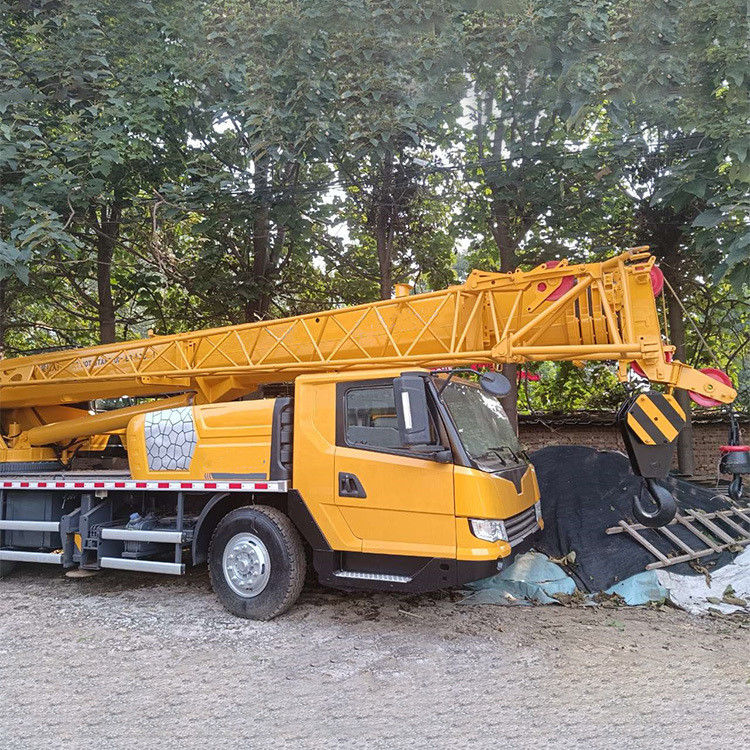 25トンのQY25 望遠鏡式移動クレーン 最大高さ39.21m 水力式折りたたみトラッククレーン