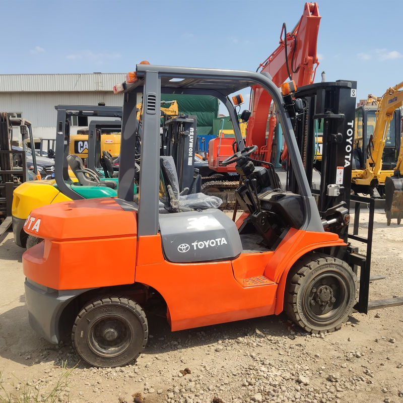 3 トンのトヨタディーゼルフォークリフト 負荷容量3 トンの作業時間 2001~2000