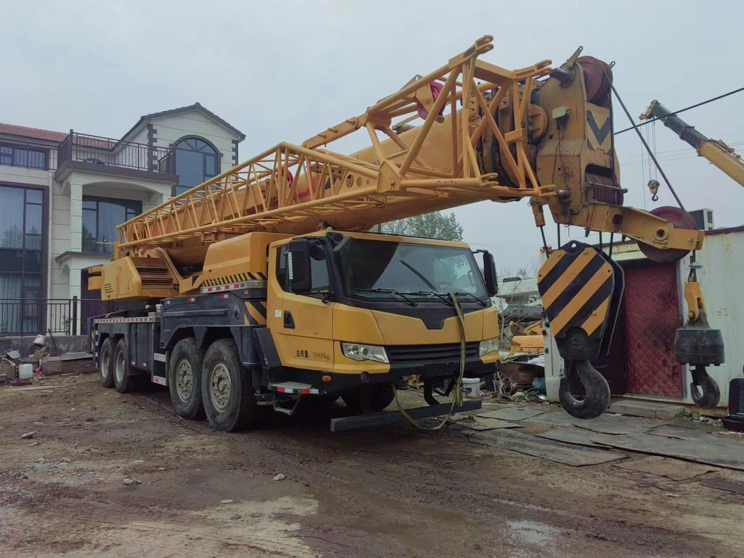 2018年および2001年~4000時間の作業時間において,望遠鏡式水力腕を持つ80トンのトラッククレーン