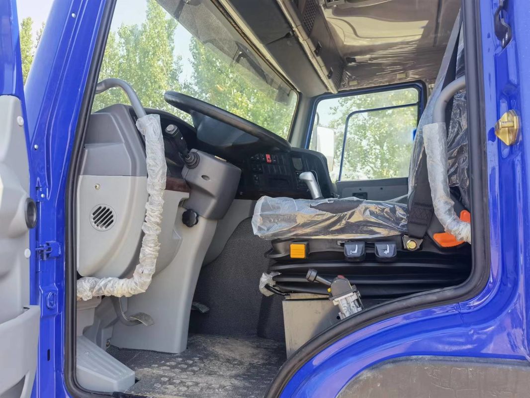16ホイラーHOWO 8X4 300-400Lの燃料タンク容量を持つ重荷用二重型ターパーダンプトラック