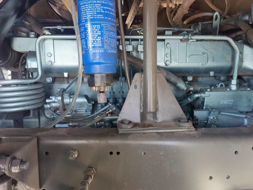 16ホイラーHOWO 8X4 300-400Lの燃料タンク容量を持つ重荷用二重型ターパーダンプトラック