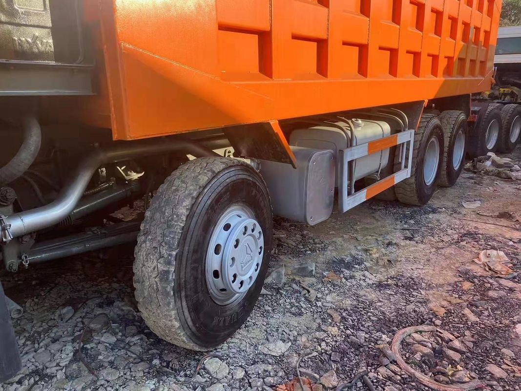 16 タイヤ番号 LHD SINO 中古ダンプトラック HOWO 8X4 HWギアボックス付き重用ターパートラック