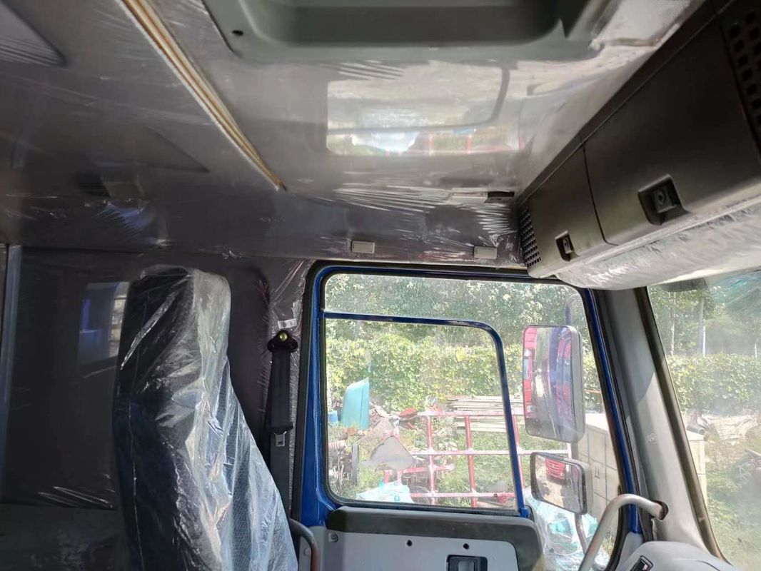 7300*2300*1500 貨物タンク HOWO 8X4 重荷ダンプトラック RHD ディーゼルターパートラック