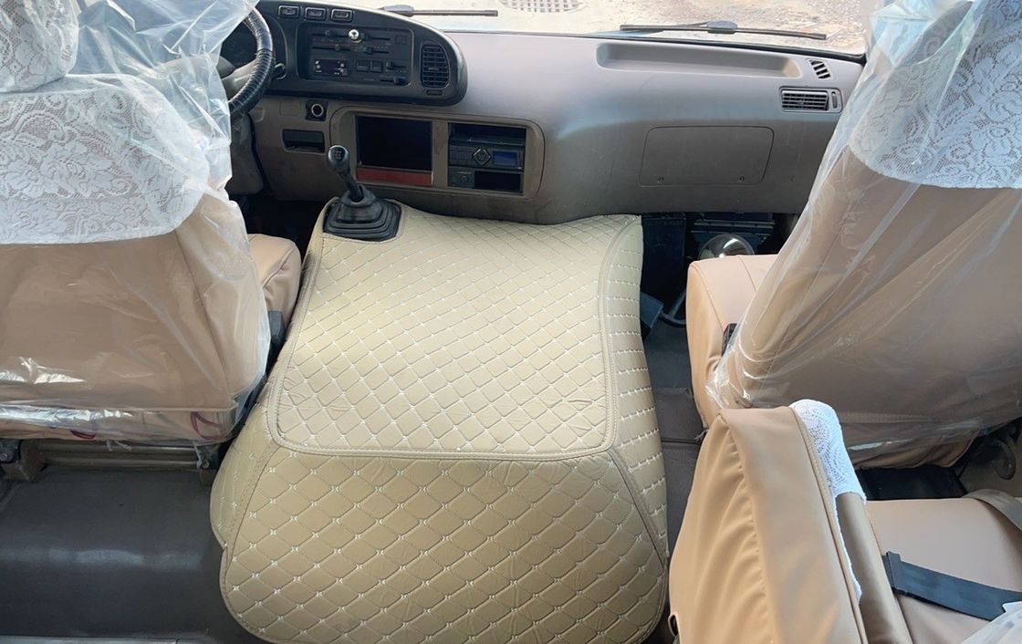 中古バス アフリカ市場 販売 25人乗り トヨタコースター 30人乗り バス