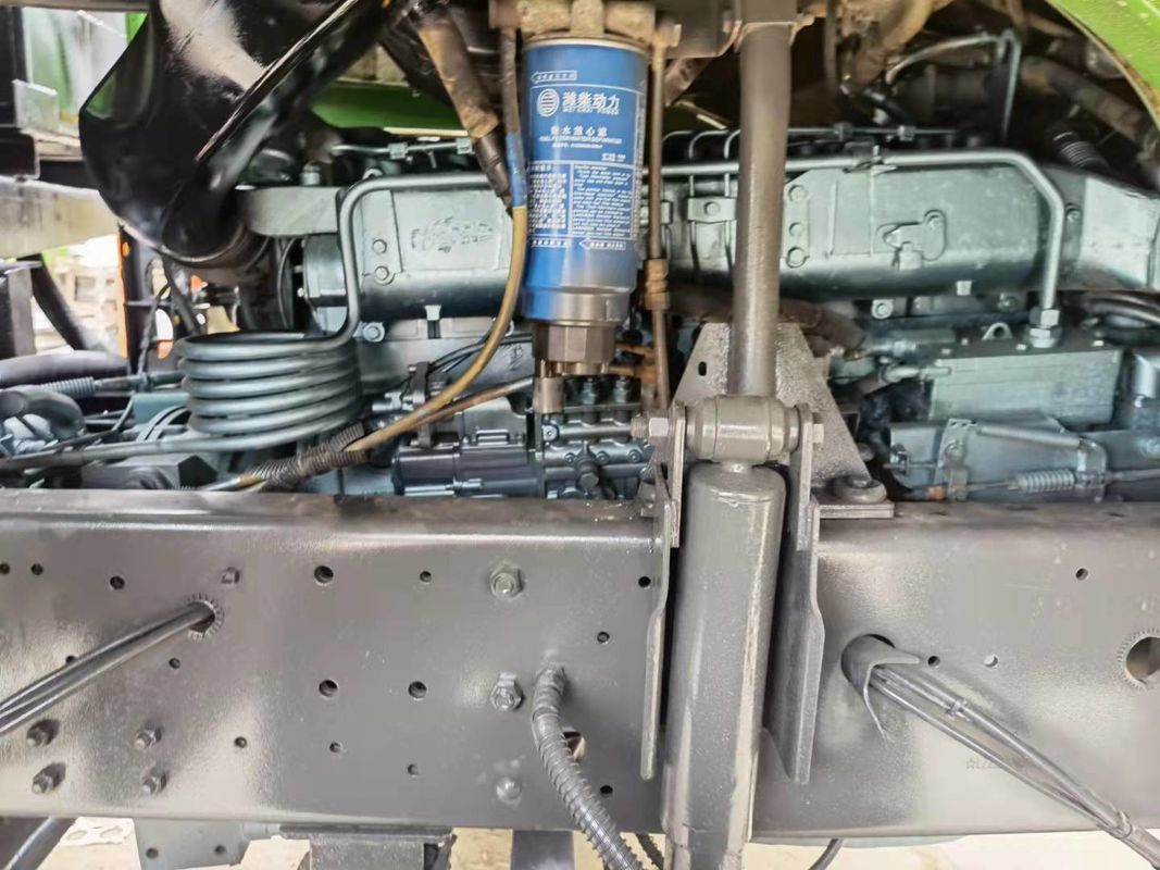 LHD SINO TRUCK HOWO 371HP 6x4 2人の乗客のための重用ダンプティッパートラック