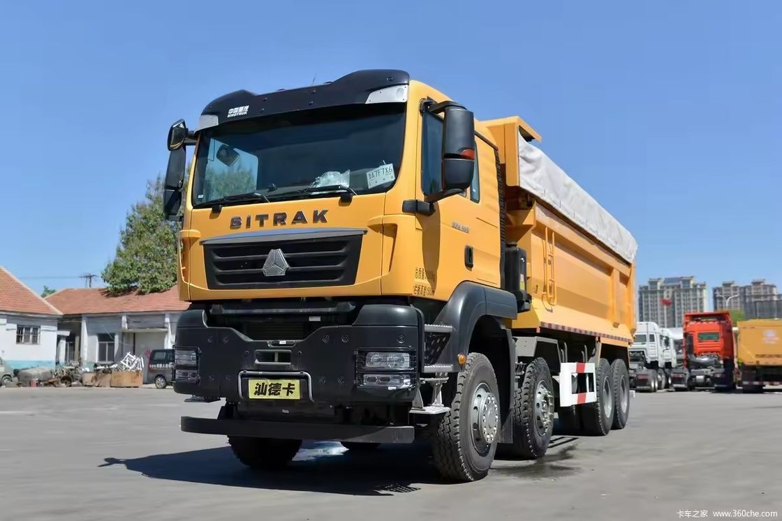 SINOTRUCK 400HP 8*4 2人の乗客と360°の後部カメラを搭載した重用ダンプトラック