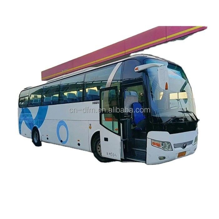 優通 54人乗り ディーゼルバスの白色 バス 性能も効率も最高