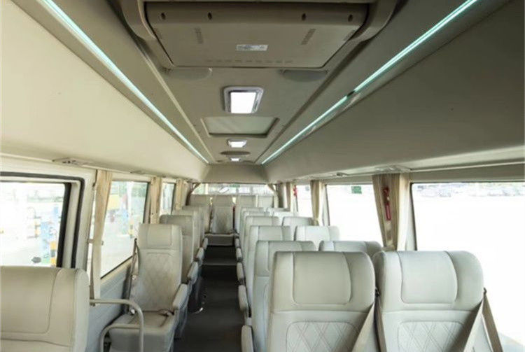 豪華ディーゼルエンジンの19人座ミニバス コースターバス 4100kgの重量