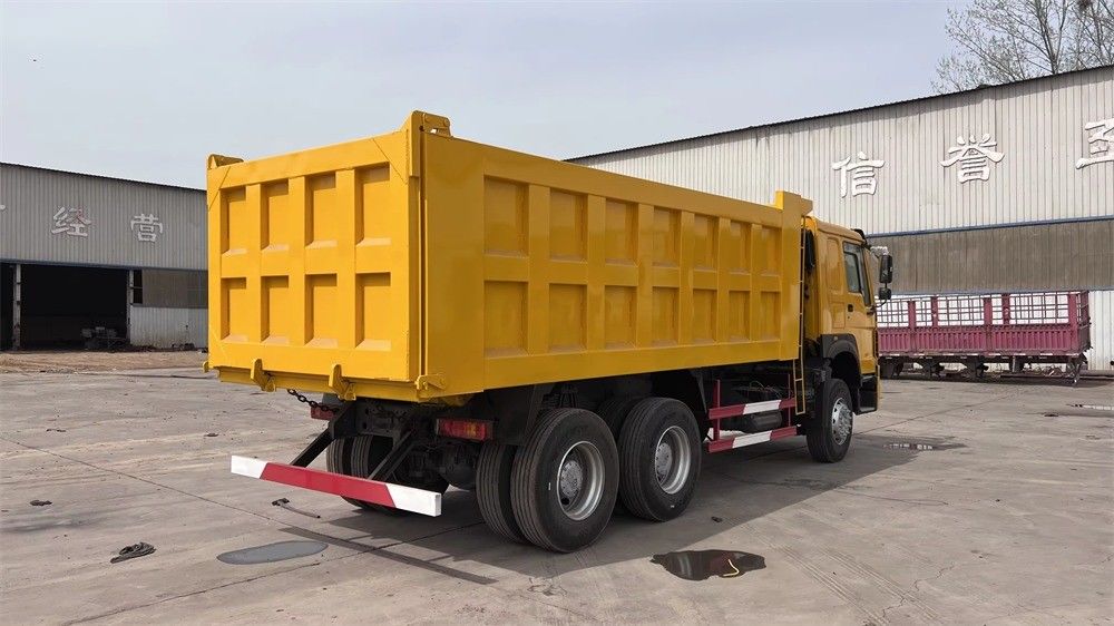 6×4ホイールドライブ SINOTRUK ホウ鉱山 20トン 25トン 371hp トンパートラック 中古ダンプトラック