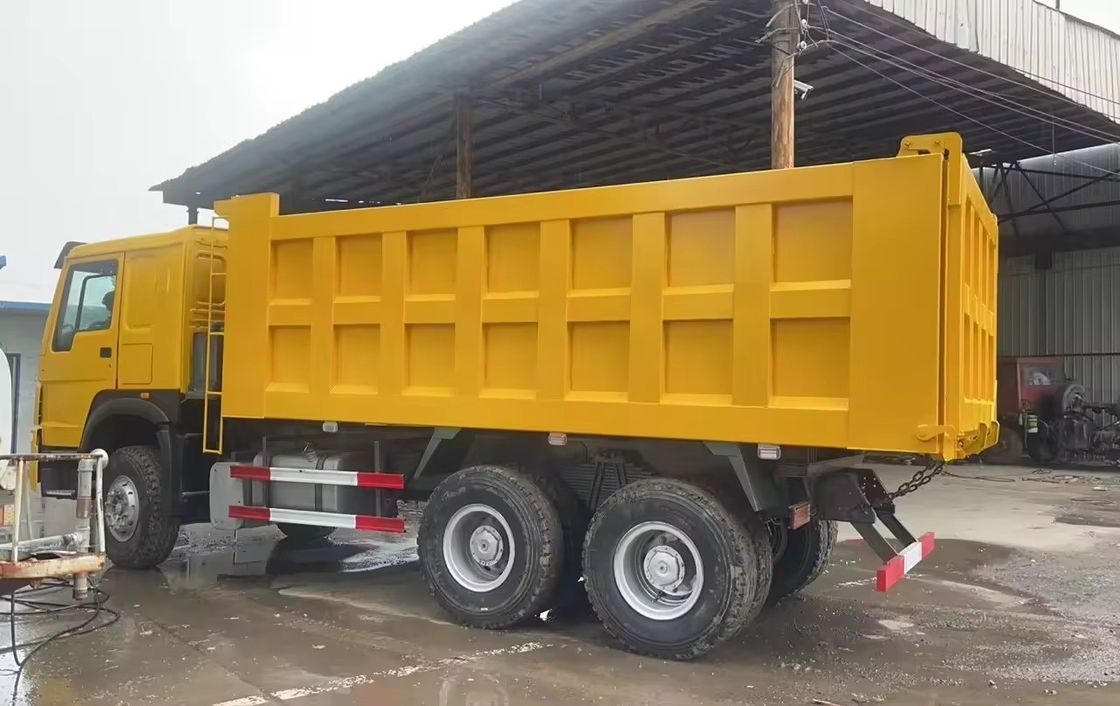 SINOTRUCK 中古 6x4 30 トン 375hp 371hp Howo 砂と石のための重荷ダンプティッパートラック