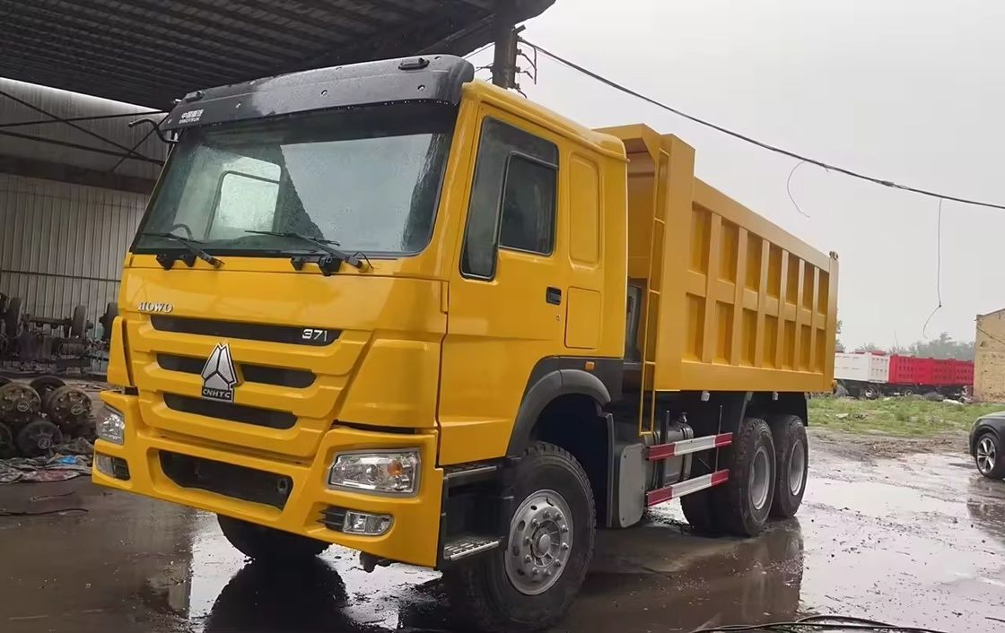 SINOTRUCK 中古 6x4 30 トン 375hp 371hp Howo 砂と石のための重荷ダンプティッパートラック