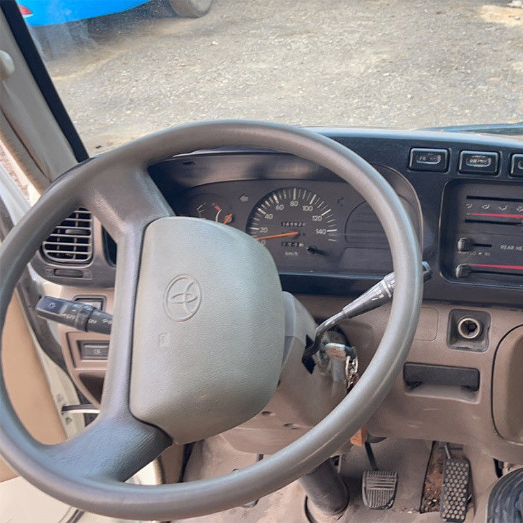 30人用 トヨタコースター バス 最大出力 113/5200kw 座席容量 30