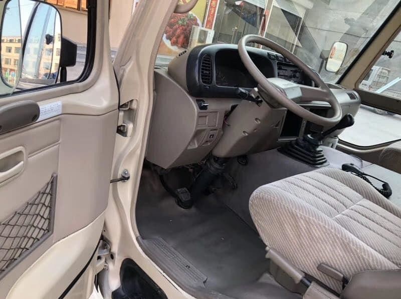 G.V.W kg 5900 良好な状態のトヨタコースター 30人乗りバス