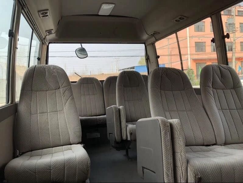 G.V.W kg 5900 良好な状態のトヨタコースター 30人乗りバス