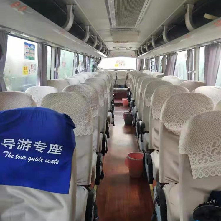 2015年 59席 豪華ツアーバス エンジン容量8L 最大馬力375 hp