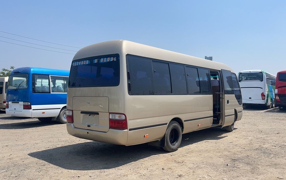 16-30席と手動トランスミッションのトヨタコースターバスは良好な状態です