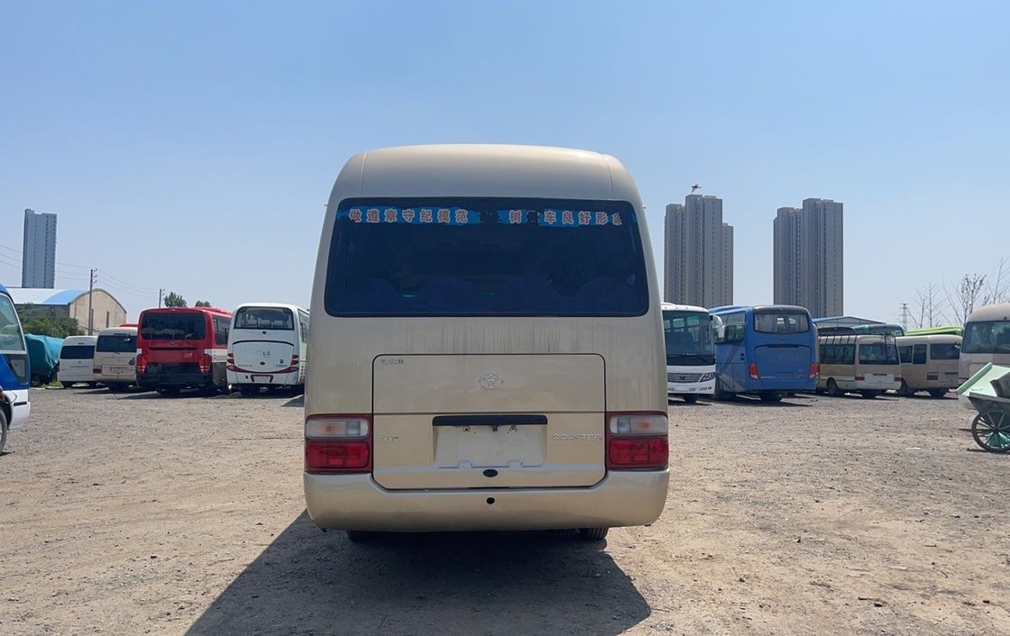 16-30席と手動トランスミッションのトヨタコースターバスは良好な状態です