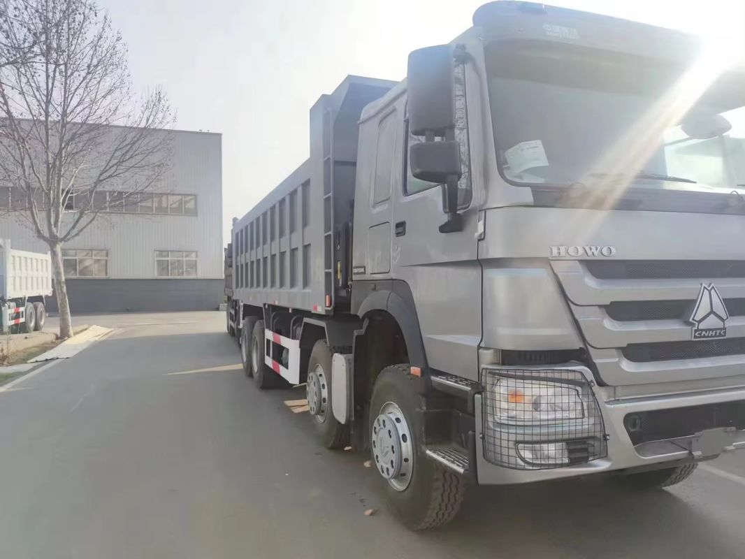400HP Sinotruk Howo LHD 12ホイール 8x4 ティッパートラック マニュアルギアボックス付きダンプトラック