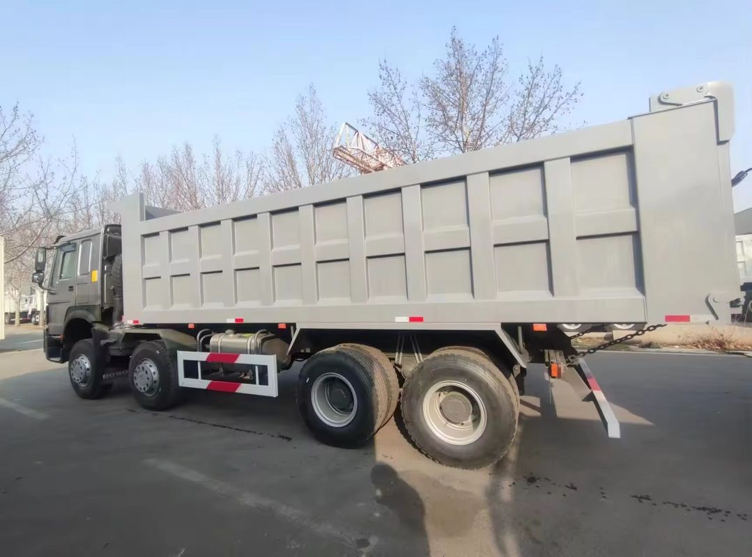 400HP Sinotruk Howo LHD 12ホイール 8x4 ティッパートラック マニュアルギアボックス付きダンプトラック