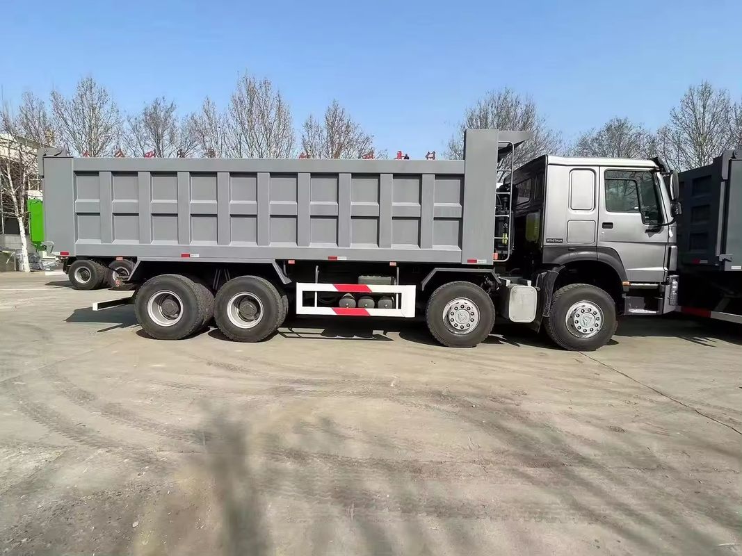 400HP Sinotruk Howo LHD 12ホイール 8x4 ティッパートラック マニュアルギアボックス付きダンプトラック