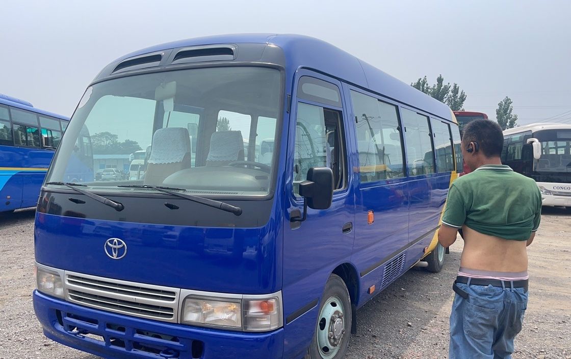 6900*2010*2600 状態良好 LHD 中古燃料型 ディーゼル 30人乗り トヨタコースターバス