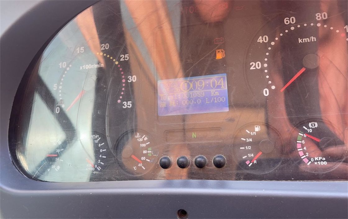 70人乗りのバス バス 豪華ツアー パスenger Coach 8L エンジン容量とディーゼル燃料タイプ