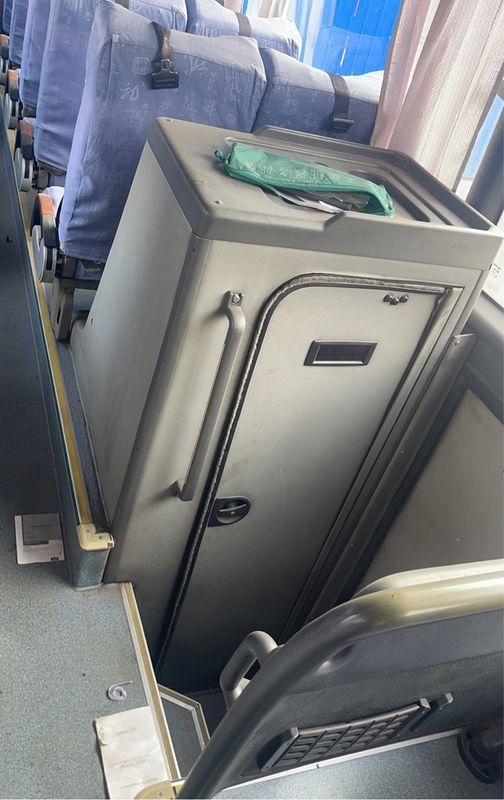 70人乗りのバス バス 豪華ツアー パスenger Coach LHDステアリングと広々としたインテリア