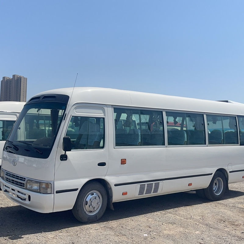 EURO 3 エミッションとマニュアルトランスミッションのトヨタコースターバスは良好な状態です