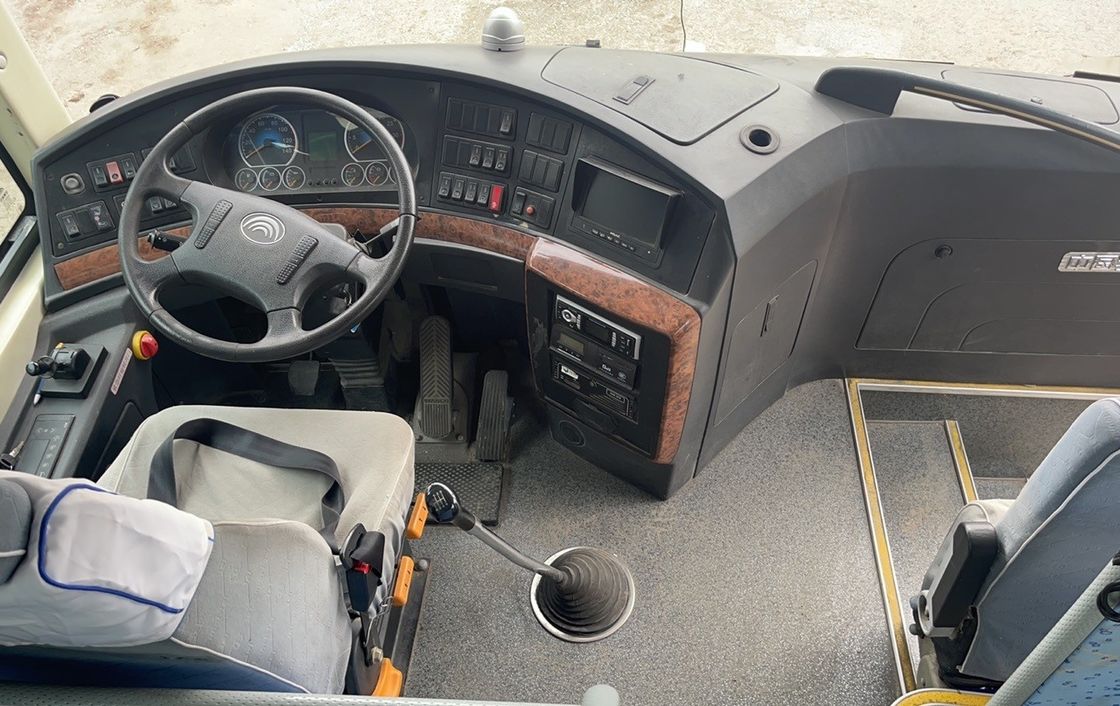 豪華な12M 65席の古車バス ユチャイエンジンを備えて あなたの満足のために設計されています
