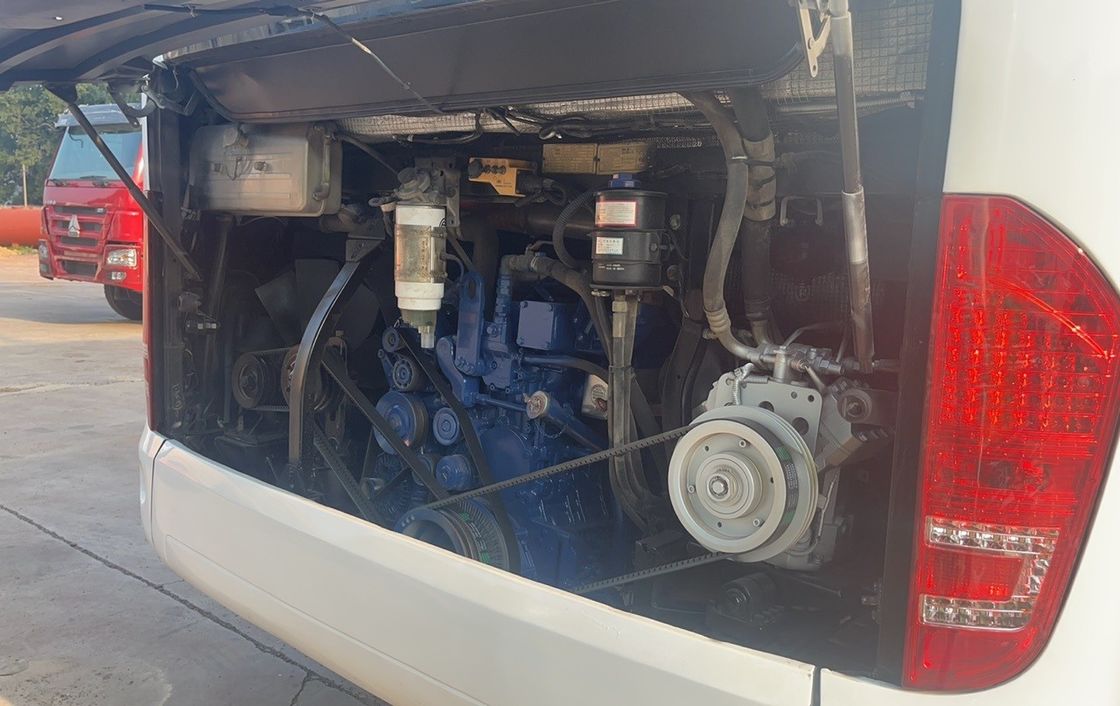 ディーゼル燃料タイプとシールドステアリングの 50-60 席の大型スペースコーチバス