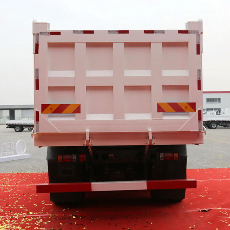 ホウオの300-400Lの燃料タンク容量を持つ420hp8x4 12ホイール式二輪式ティッパートラック